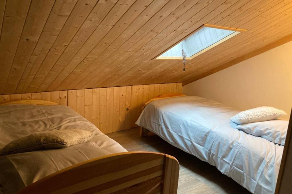 Chalet Cosy Renove Avec Vue Sur Le Lac Les Angles  Exteriör bild